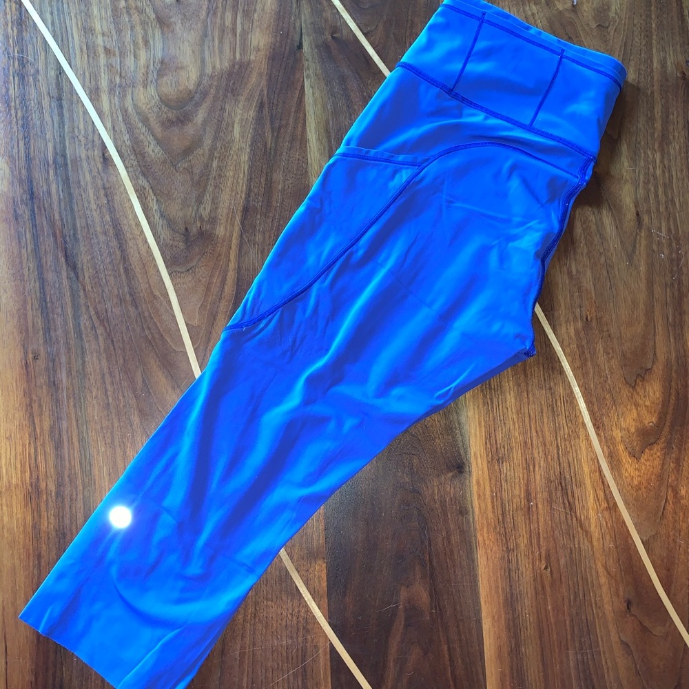 Never worn Lululemon capris leggings